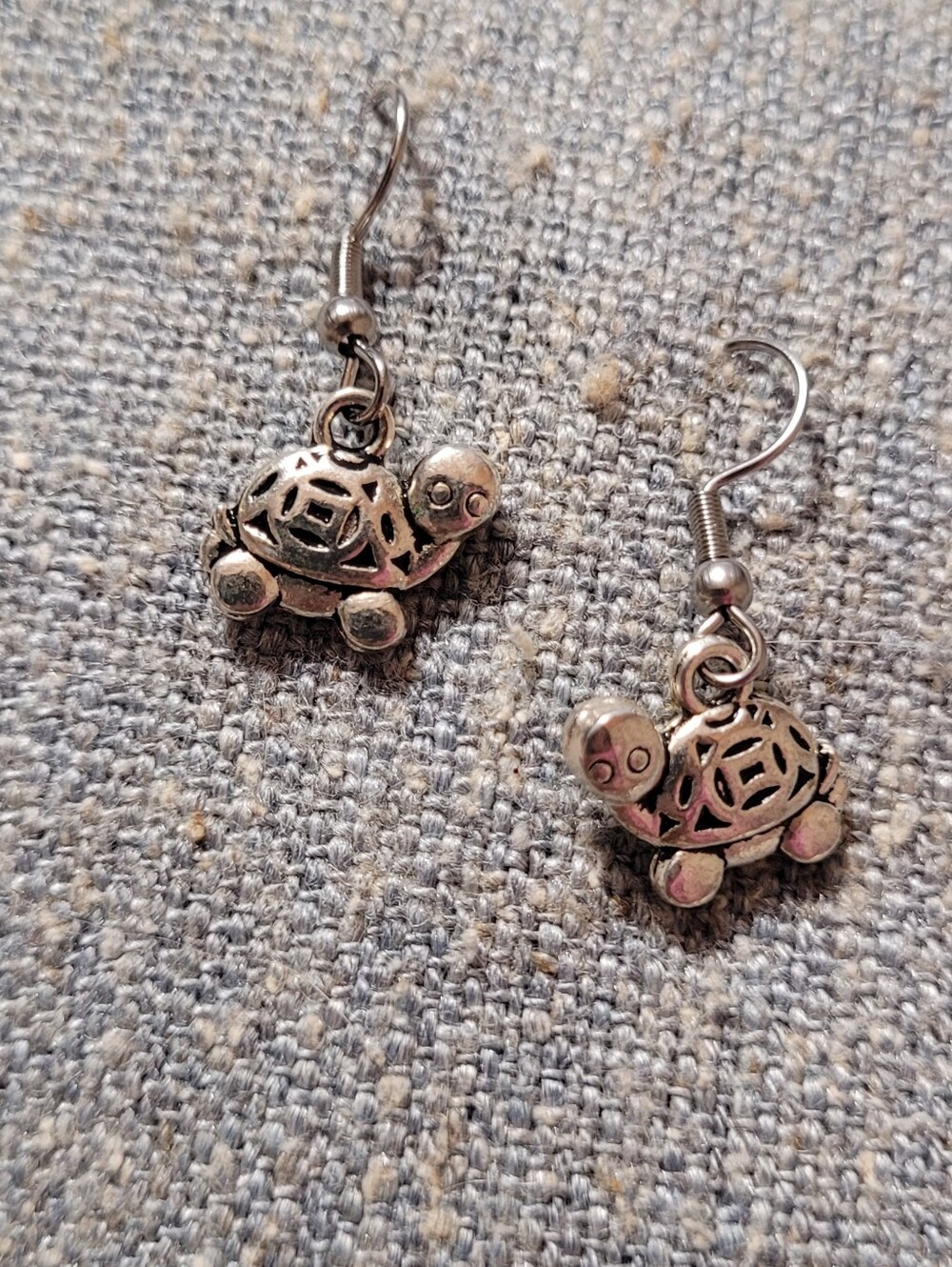 💚10 for $10💚 Bundle and save Silver  Color Turtle Charm Drop Earrings